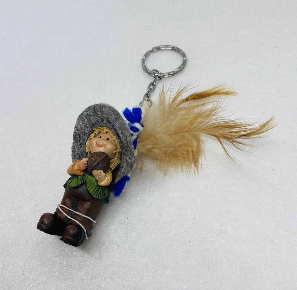 De colección Lindo Joven Gnomo Llavero Resina Sol Sombrero Sosteniendo Árbol Nuez Decoración 16 Foto 3 de 4