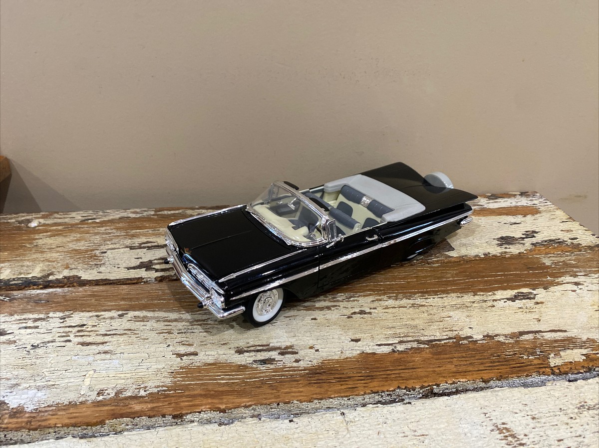 ROAD LEGENDS 1:18 1959 CHEVROLET IMPALA BLACK CONVERTIBLE A2