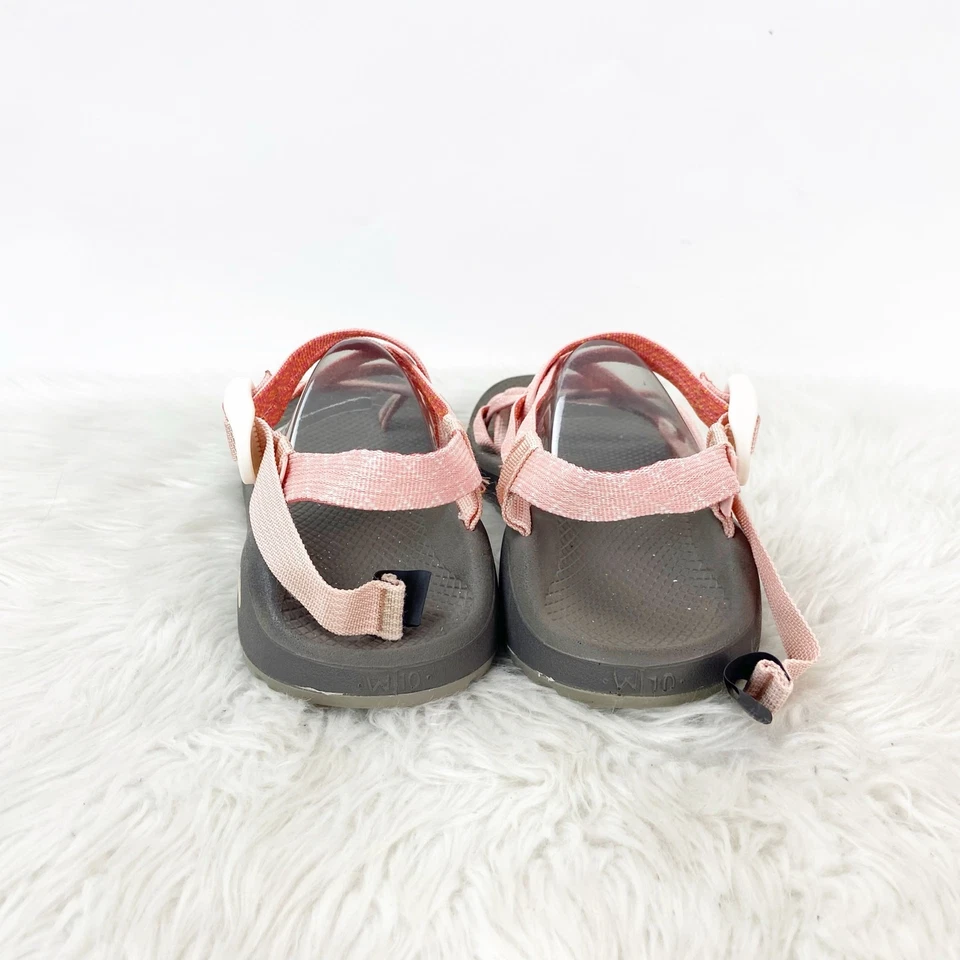 Sandalia informal plana con hebilla en el tobillo cruzada X2 para mujer Chaco 10 Foto 3 de 4