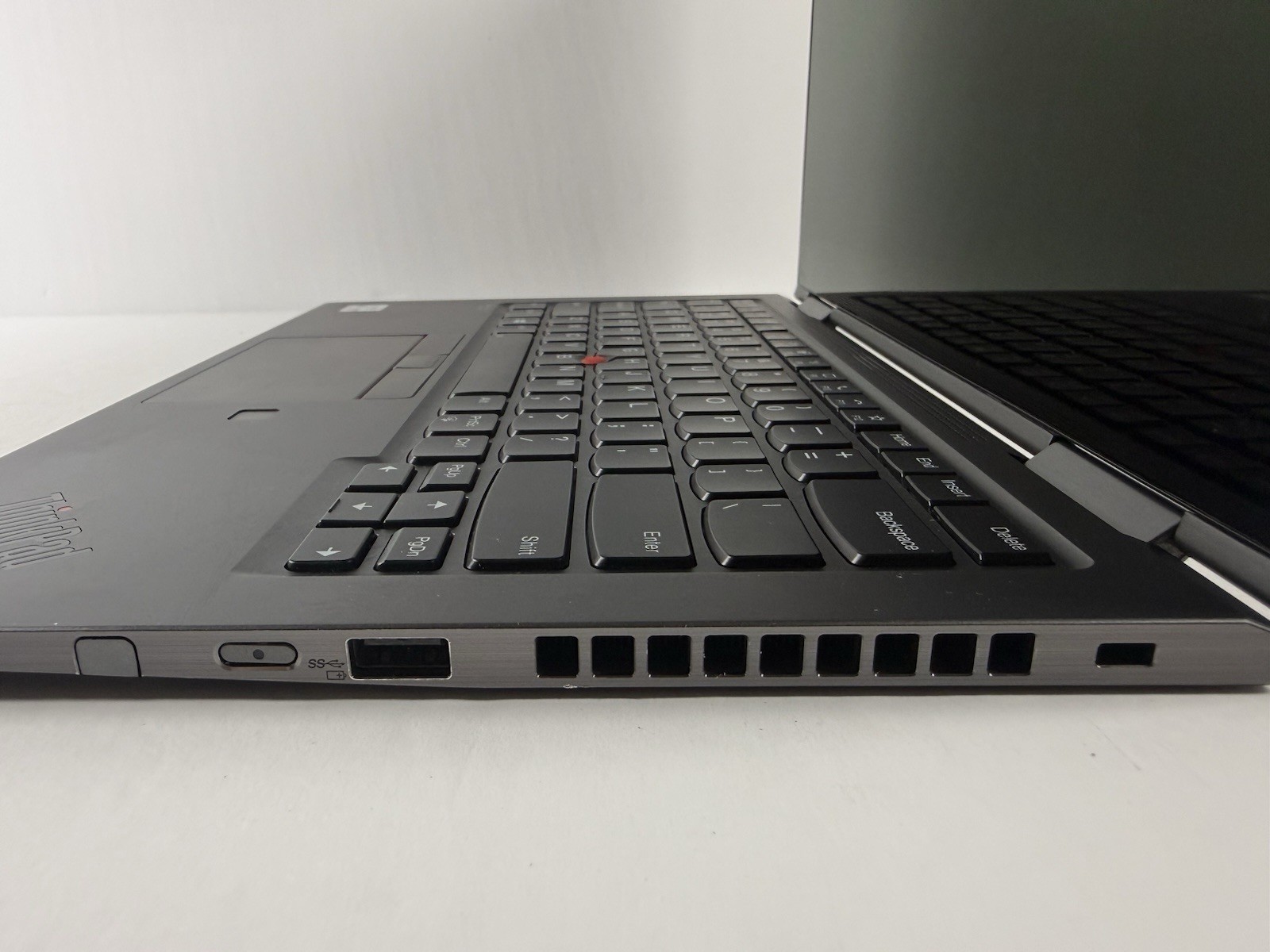 Lenovo ThinkPad X1 Yoga (5th Gen), 14-Inch Laptop, with Intel Core i7-10610U, 512 GB NVMe (Non-Volatile Memory Express), Windows 11 Pro