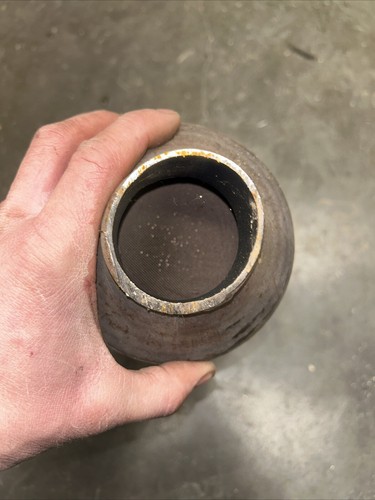 GM/ Chevy Catalytic Converter 15873732 - Picture 2 of 4