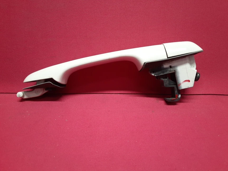 1998 1999 Volvo S70 V70 OUTER LEFT REAR DRIVER Door Handle - 189 Polar White - Image 2 of 4