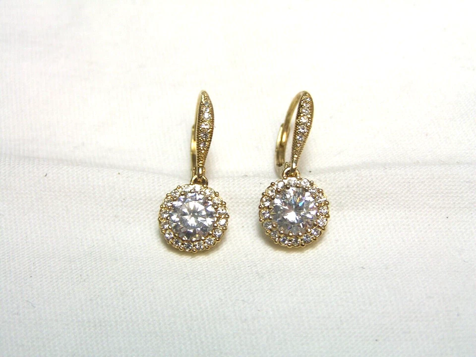 ...NADRI...Pendientes perforados colgantes con cristales halo tono dorado... Foto 2 de 4