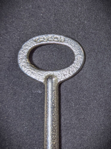 Taylor Steel Key #528 & Brass Skeleton Key Vintage - Picture 3 of 6