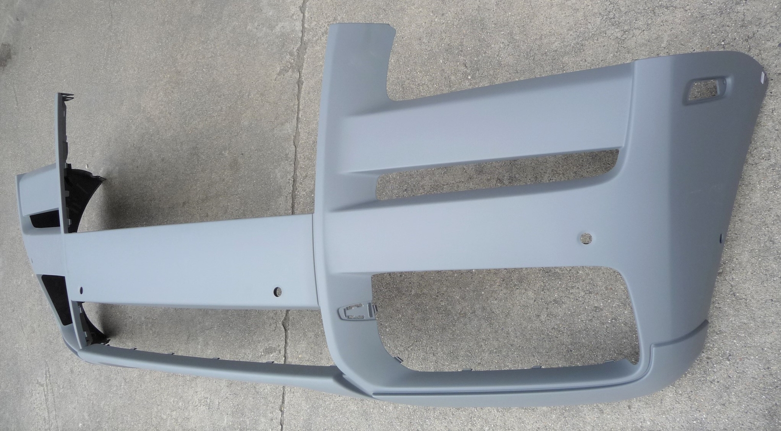 2019-2022 Rolls Royce RR31 Cullinan Front Bumper Cover 51117448893 OEM