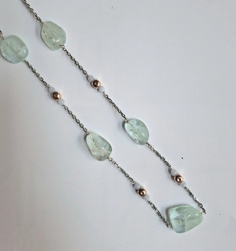 collana in argento 925 con acquamarina, calcedonio e cubi laminati in oro rosa - Immagine 3 di 4