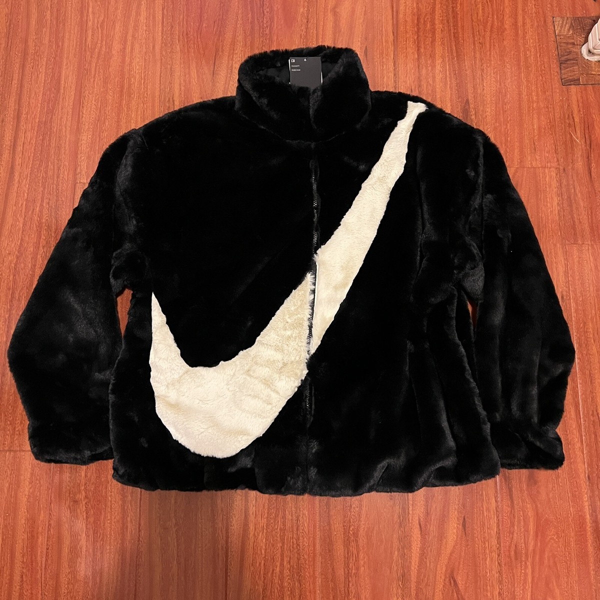 ニュウ Nike NSW Plush Faux Fur Oversized Jacket Black & Fossil Womens