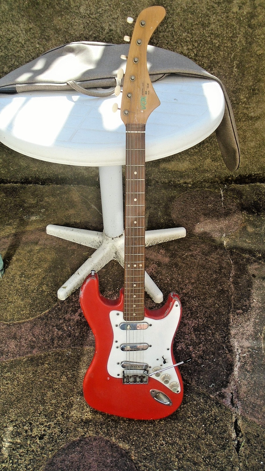 RARE EARLY MODEL VOX "STRATO" ACE WITH 3 CHROME VOX PICKUPS-JMI DARTFORD "PATENT