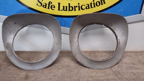 Purchase 1947 48 49 50 51 52 53 CHEVY GMC HEADLIGHT BEZELS PAIR STAINLESS STEEL RING In Parma - Foto 6