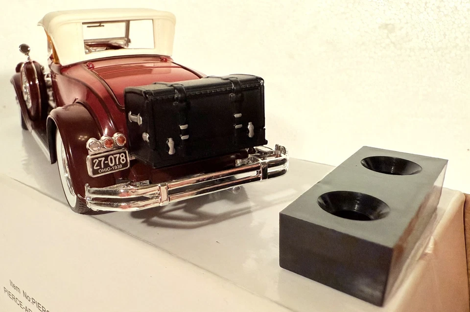 National Motor Museum Mint Diecast 1:32 Scale 1930 Pierce Arrow Convertible - Image 3 of 3