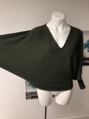  Kerisma  ryu  Woman s Sweater Size M/L Great Condition 