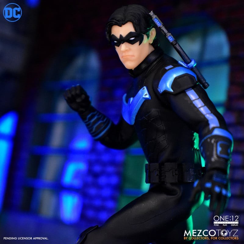 Mezco One 12 Collective  : Nightwing  IN STOCK