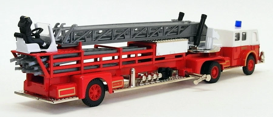 Corgi 1/50 Scale Fire Engine 51802 - ALF Aerial Ladder - Rochester NY - Image 2 of 4