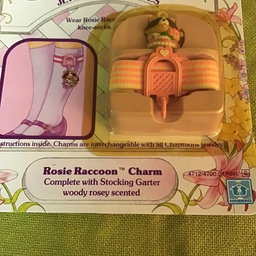Charmkins Schmuck Playmates Rosie Waschbär Strumpfband Strumpfband Neu in Verpackung 1984 - Bild 3 von 4