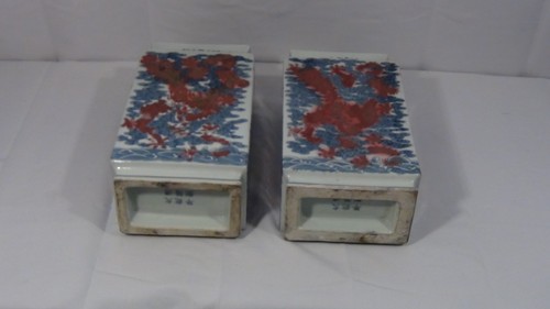 PAIR ANTIQUE CHINESE THICK PORCELAIN RED IRON DRAGONS PILLOW VASES, 6 MARK - Picture 7 of 9
