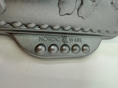 Nordic Ware Snowflake Baking Pan Heavy Non Stick 10 Cup 9”x11” Winter Christmas - Picture 7 of 7