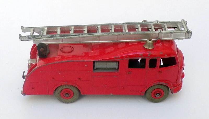 Dinky Toys Original 555 - Fire Engine With Extending Ladder - Red - Image 4 of 4