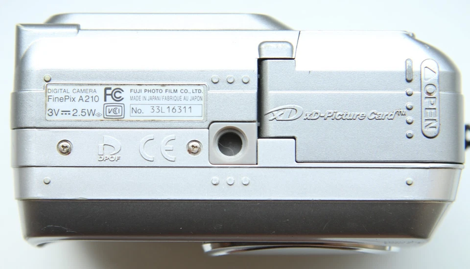 Fujifilm FinePix A210 3xOptical Zoom 3.2 MP Digital Camera FOR PARTS! - Image 4 of 4