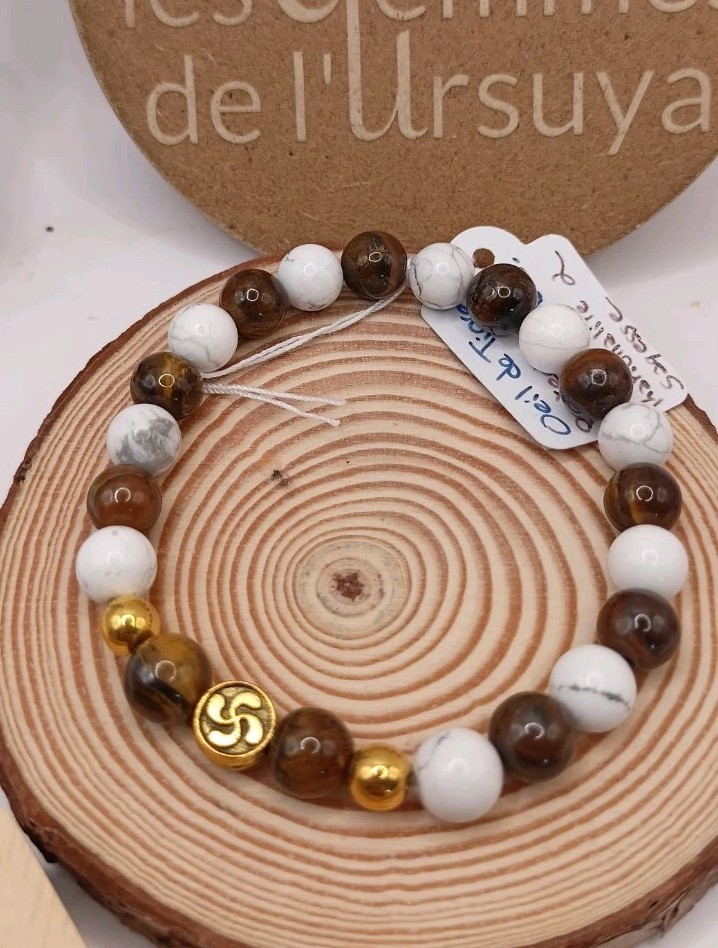 Bracelet oeil de tigre d'exception et howlite blanche lauburu en pierres naturelles de 8mm