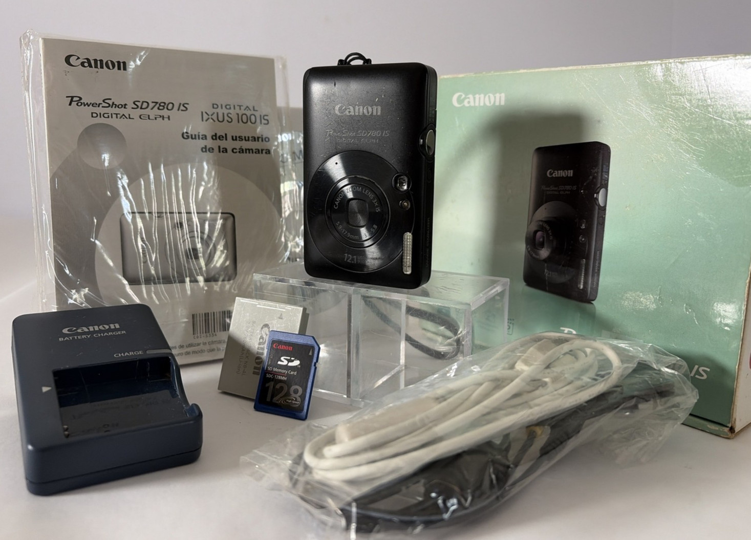 Canon SD780 IS Digital ELPH Camera Black 12.1 MP 3X Zoom - Tested - Original Box