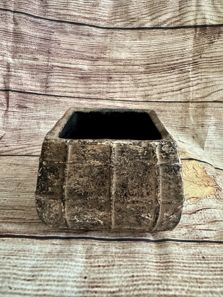 Decorative Concrete Planter Indoor Outdoor Flower Pot - Image 2 of 4