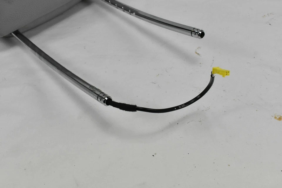 06-09 REPOSACABEZAS ASIENTO DELANTERO IZQUIERDO O DERECHO MERCEDES BENZ W251 R350 R500 R320 Foto 3 de 4