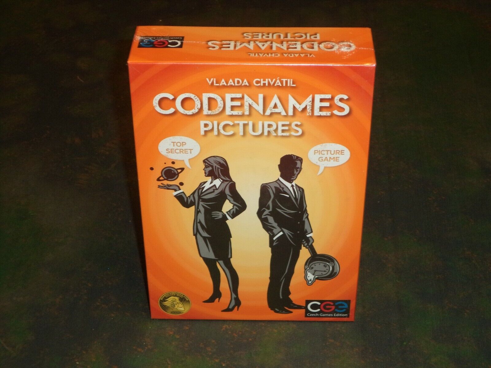 A quick look at Codenames Pictures! #partygames #boardgames #tabletopg