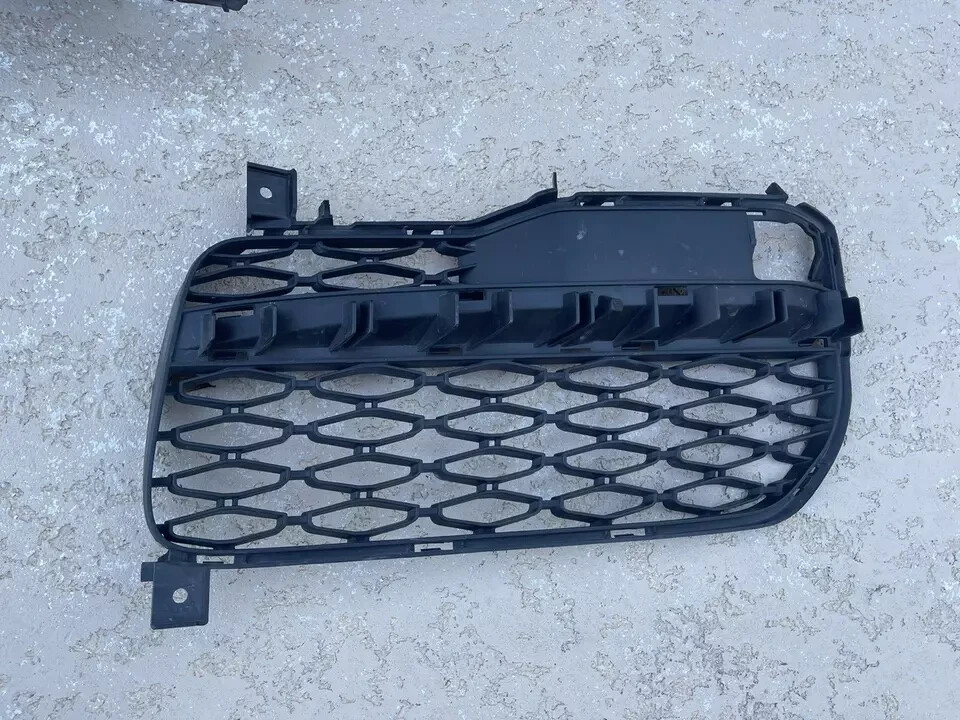 Rolls Royce Cullinan Front Bumper With Grill Inserts- OEM - NICE!! *