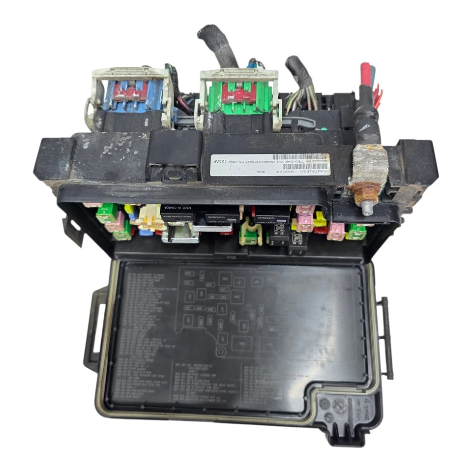 2009 Dodge Ram 1500 TIPM módulo de alimentação multifuncional caixa de fusíveis 04692123AF FABRICANTE DE EQUIPAMENTO ORIGINAL - Imagem 3 de 4