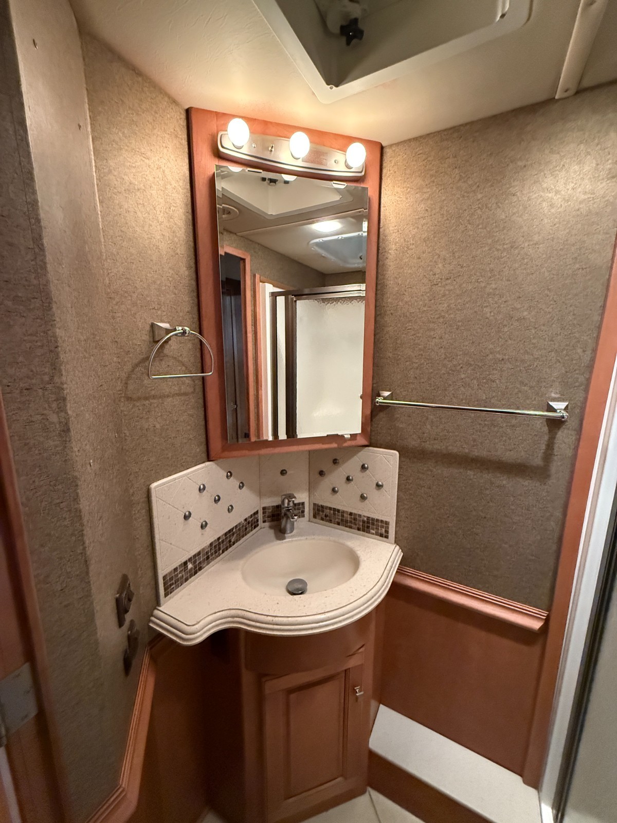 2013 Winnebago Journey 40U