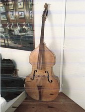 Une contrebasse