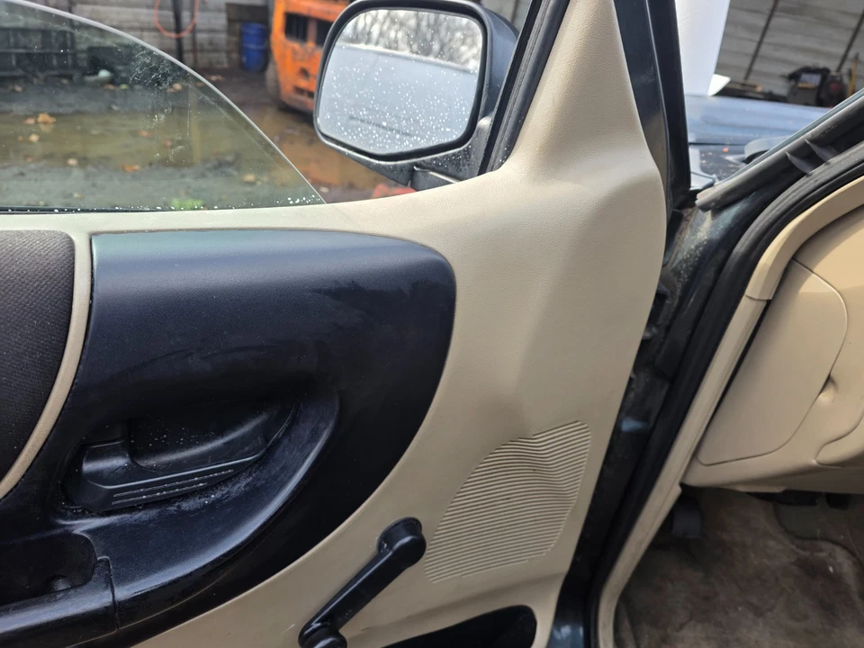 Ford Ranger 2004-2011 conductor delantero izquierdo interior panel de moldura solo beige manual Foto 2 de 4