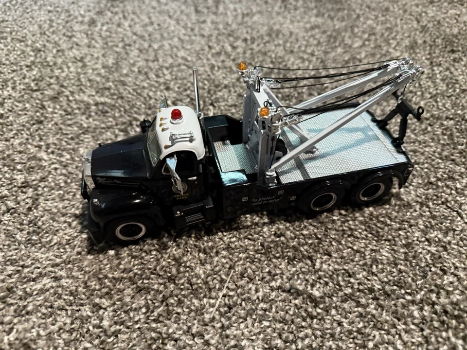 1960 Mack B-61 Tow Truck Los Angeles Police Department First Gear - Image 3 of 3