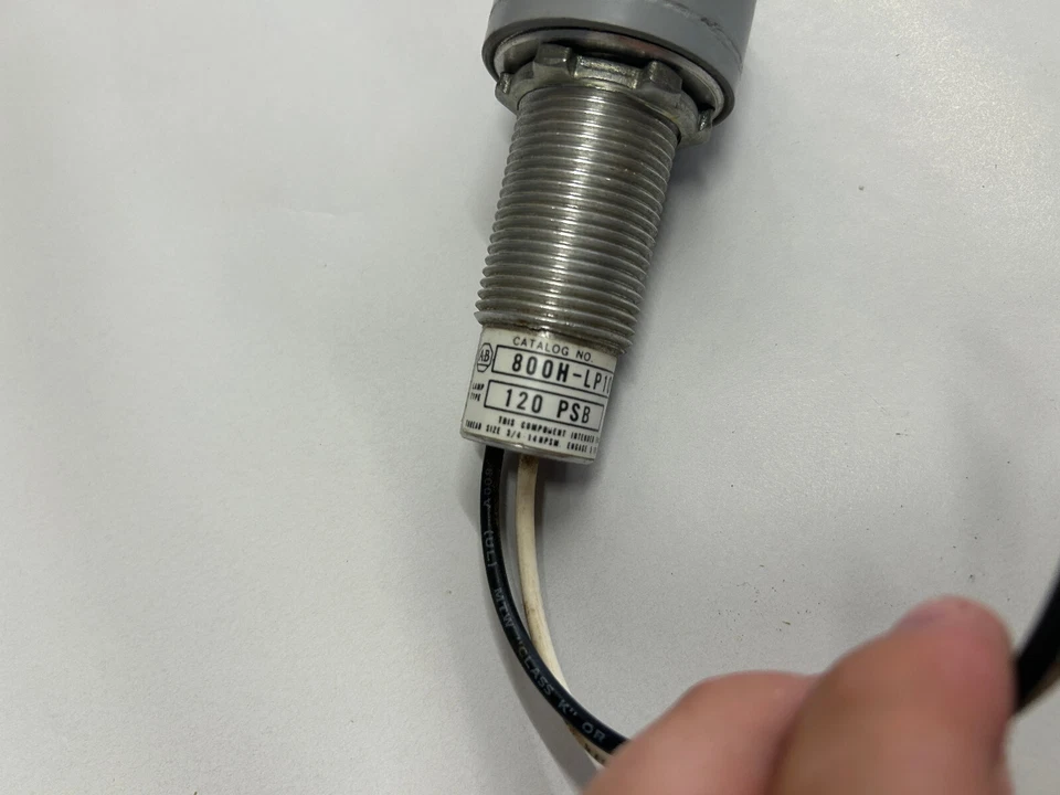 ALLEN BRADLEY 800H-LP10 HEAVY DUTY RED PILOT LIGHT.  USED - Image 2 of 4