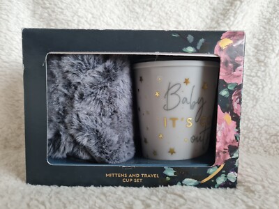 Kunstfell Grau Fäustlinge & Reise Tasse Set Baby Es ist kalt draußen Brandneu & Originalverpackt