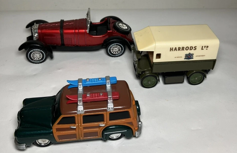 Vehículos de plástico fundido a presión de colección de 3 piezas Mercedes 1919 Van Village Beach Wagon Foto 2 de 4