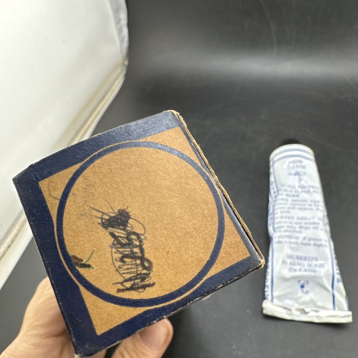 Vintage "Huberd's Shoe Grease" in original box! Waterproofs, softens leather📦 View 5