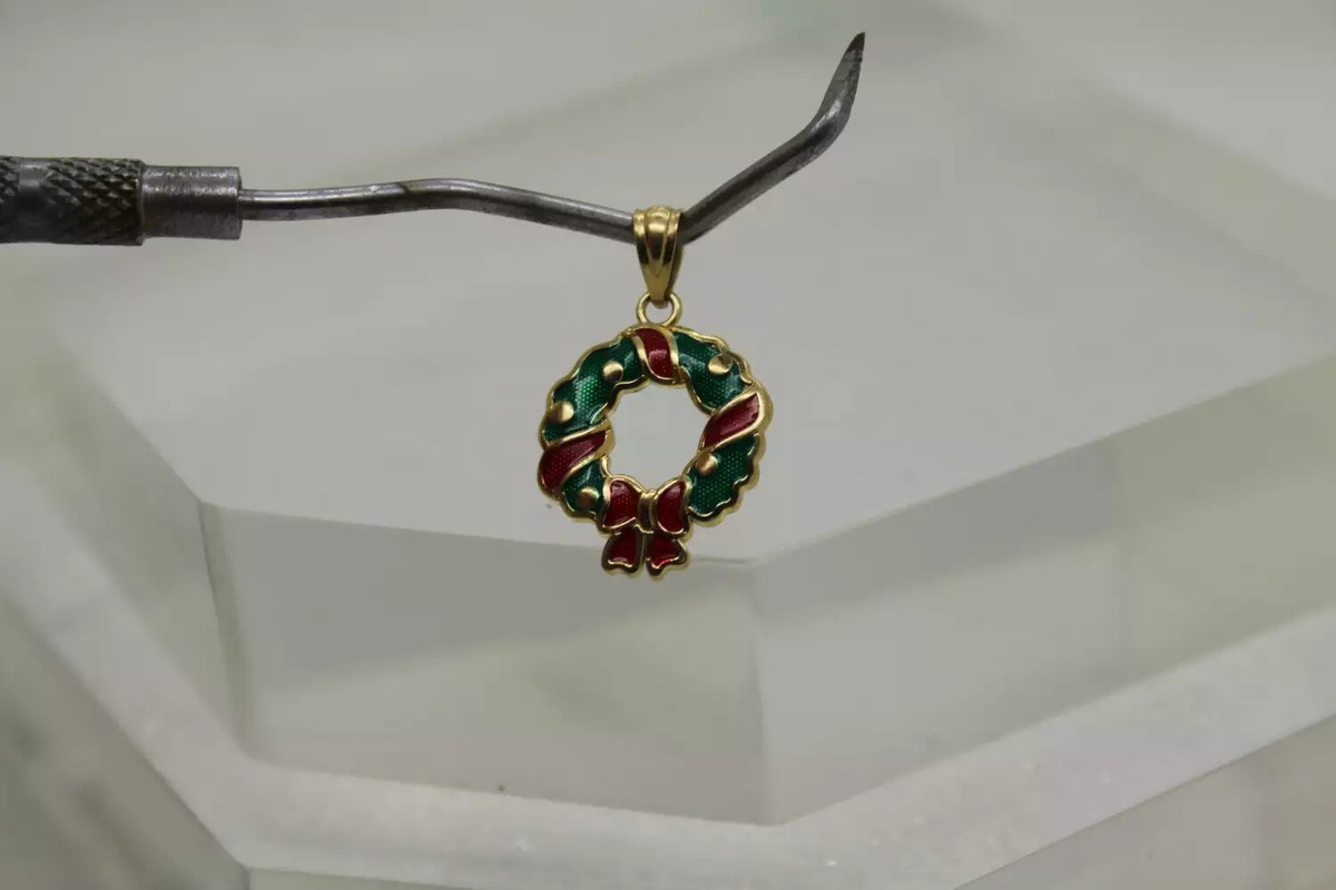 14k Yellow Gold RED GREEN ENAMEL CHRISTMAS WREATH Pendant