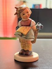 M.I. Hummel Figur 377 „Vergissmeinnicht / Bashful“ FIRST ISSUE 2005 Goebel
