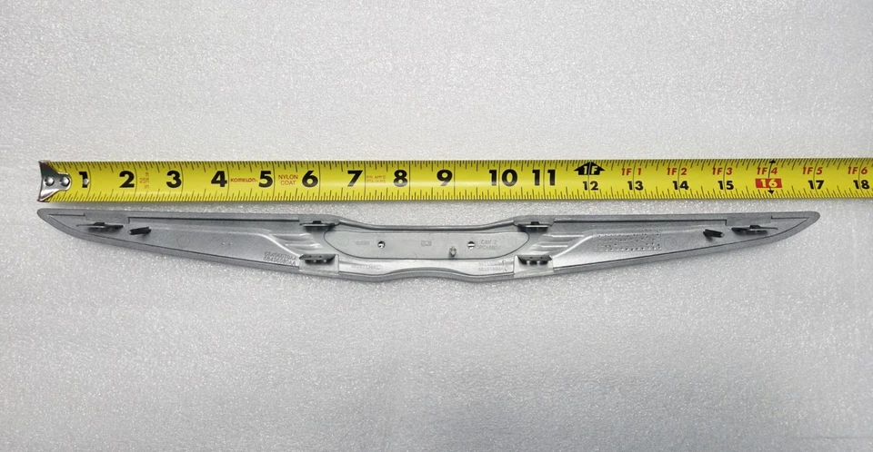 CHRYSLER 300 2020-2023 PARRILLA ALADA EMBLEMA INSIGNIA GENUINO NUEVO MOPAR 68496080AA Foto 4 de 4