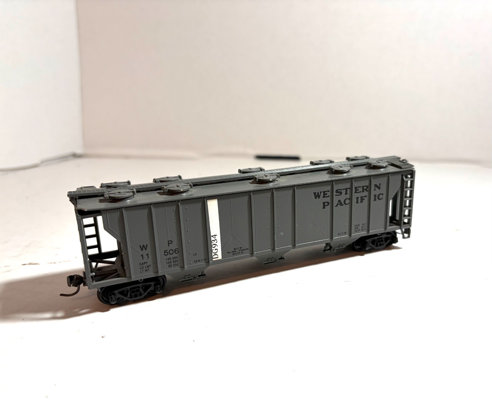 HO Scale Western Pacific WP 11506 50' Covered Hopper  DG934