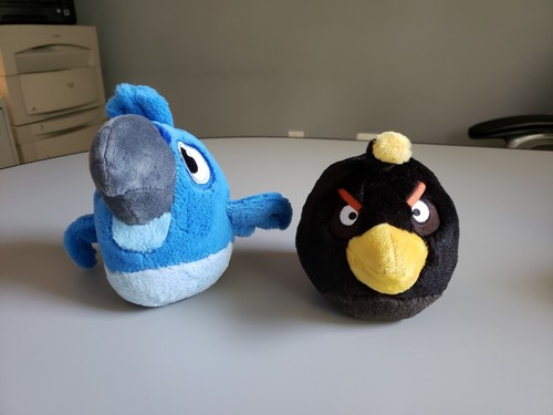 Angry Birds Blue Macaw Rio and Black Bomb Bird Stuffed Animal 5" - 第 1/6 張圖片
