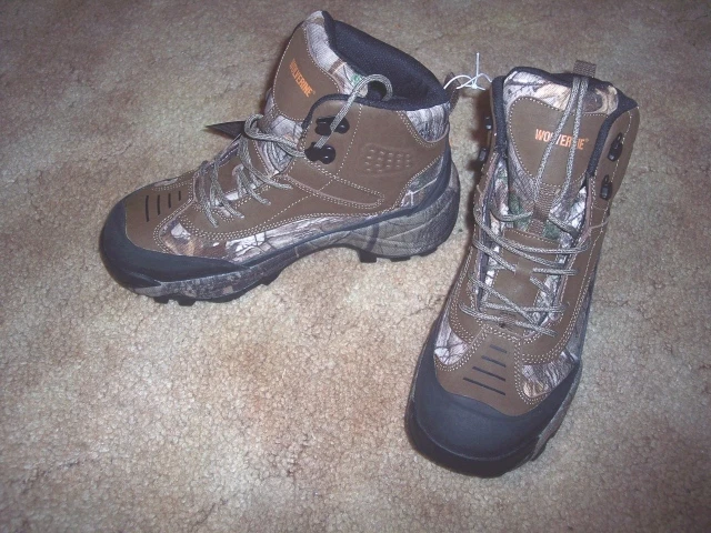 Wolverine Hiking Shoes Camo Boots Vibram Sole Water Proof Shoes 8.5 Hunting Boot - Image 2 of 4