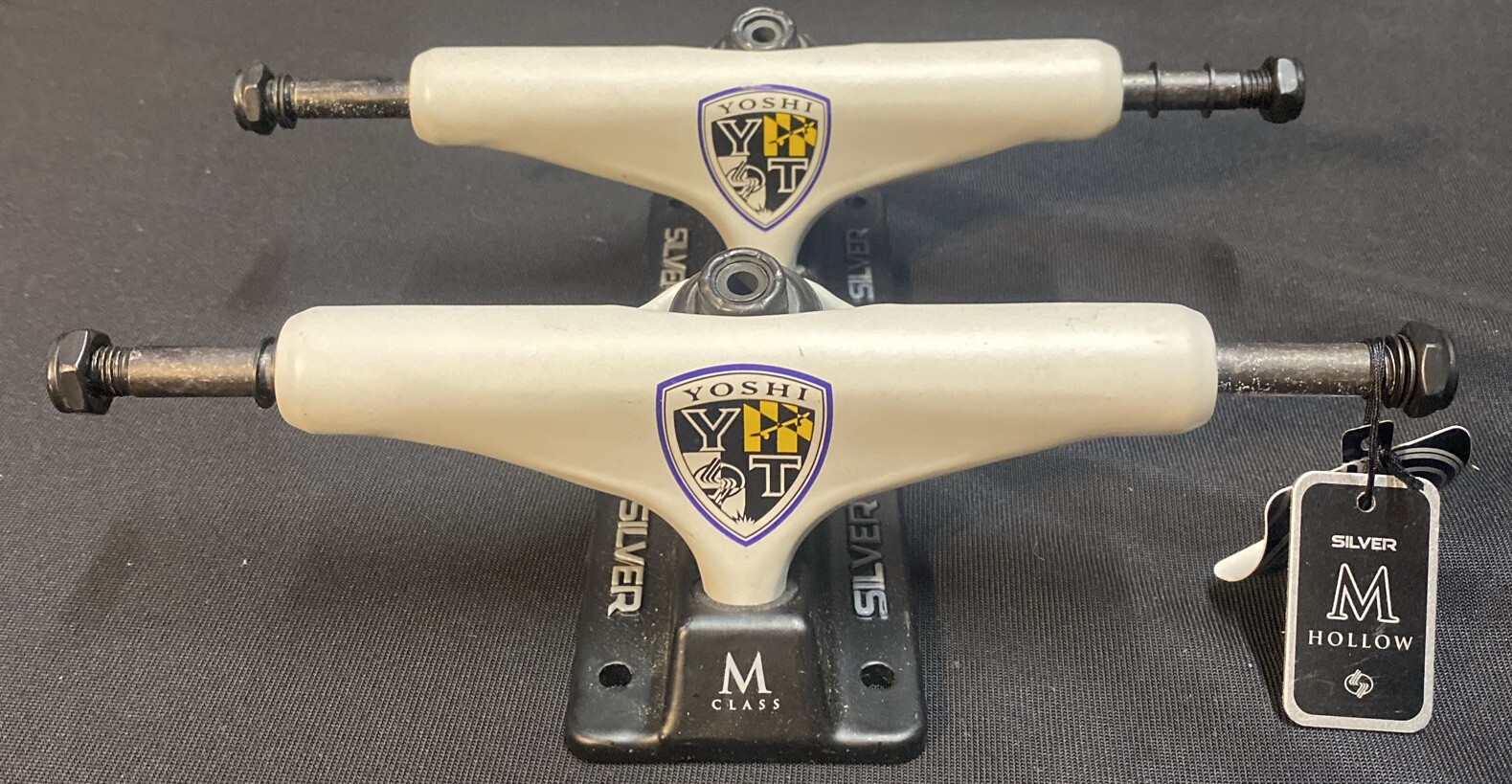 SILVER YOSHI M-HOLLOW 7.75 OFF WHT/BLK TRUCKS SET New Unused