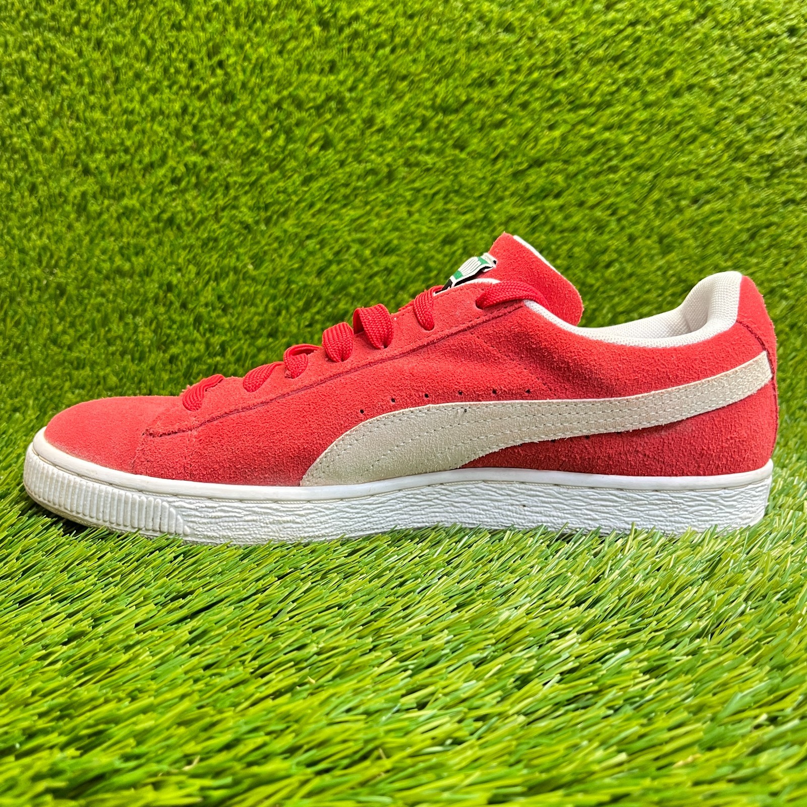 Puma Suede Classic Mens Size 9 Red White Athletic Lifestyle Shoes Sneakers thumbnail 2