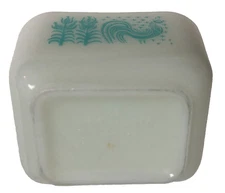 Vintage Pyrex  501 B 1.5 Cup Refrigerator Dish   Amish Butterprint