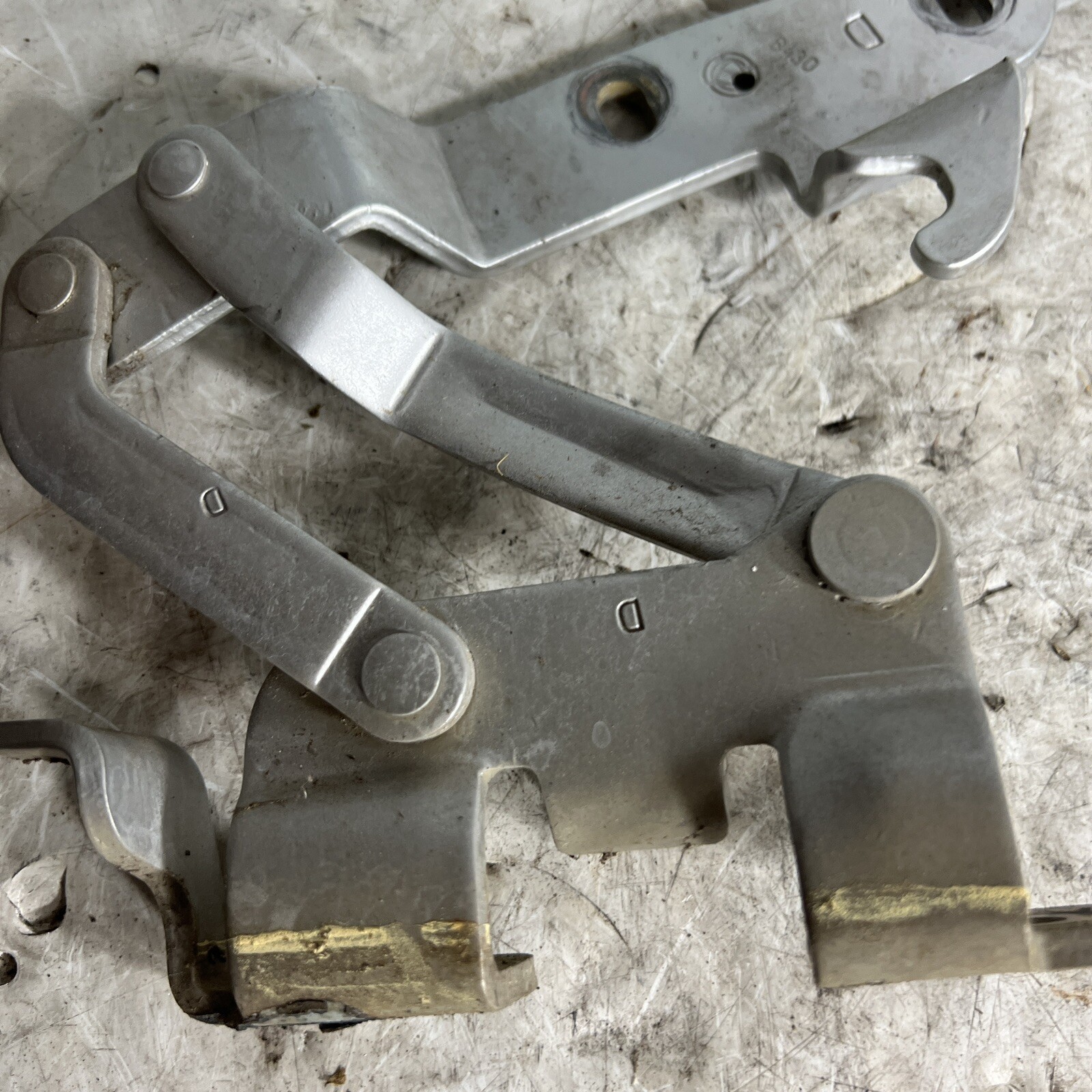 03-08 Maserati Quattroporte Front Hood Hinges Left Right Pair M139
