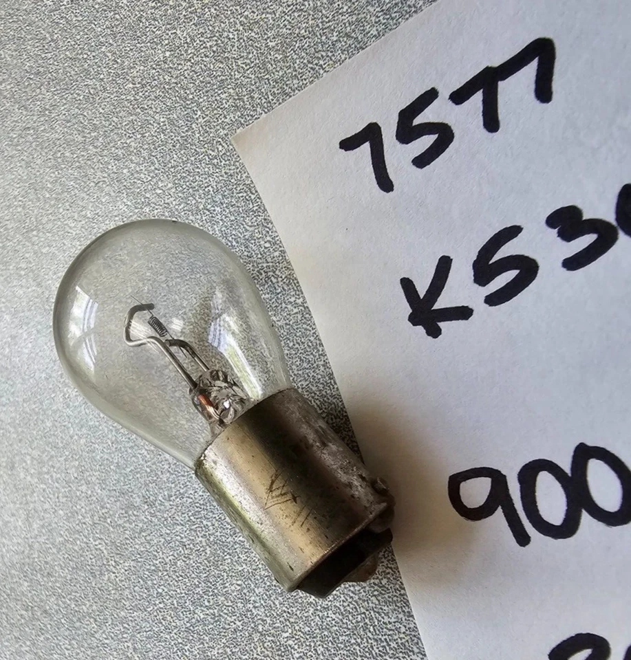 EXCELENTE PAR DE BOMBILLAS DE RESPALDO ORIGINALES 7577 K5305 6V 25W PORSCHE 356 Foto 3 de 4