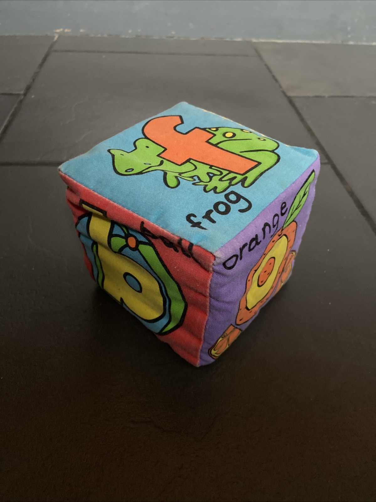 Spielzeug Kuschelwürfel mit Buchstaben und Bildern, die klappern Lernspielzeug