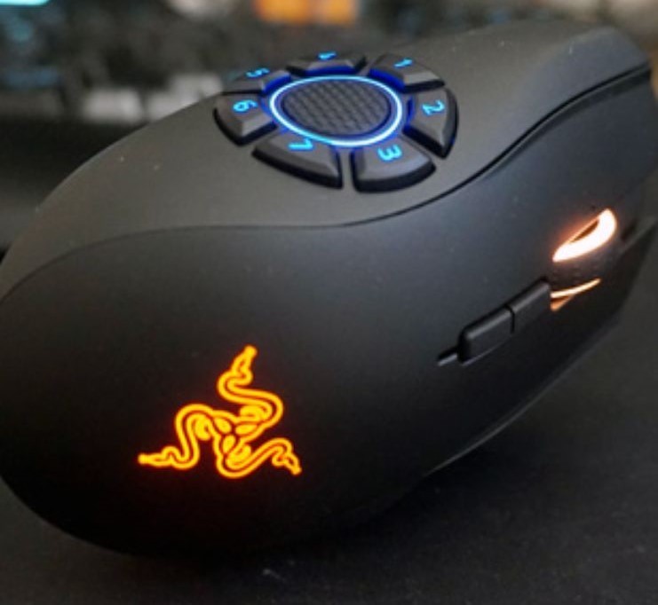 Souris Razer Naga Hex V2 idéale pour optimiser les macros MOBA